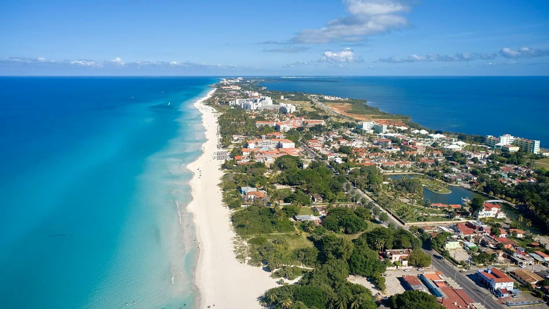 Varadero: Donde el Caribe sonríe con azul eterno